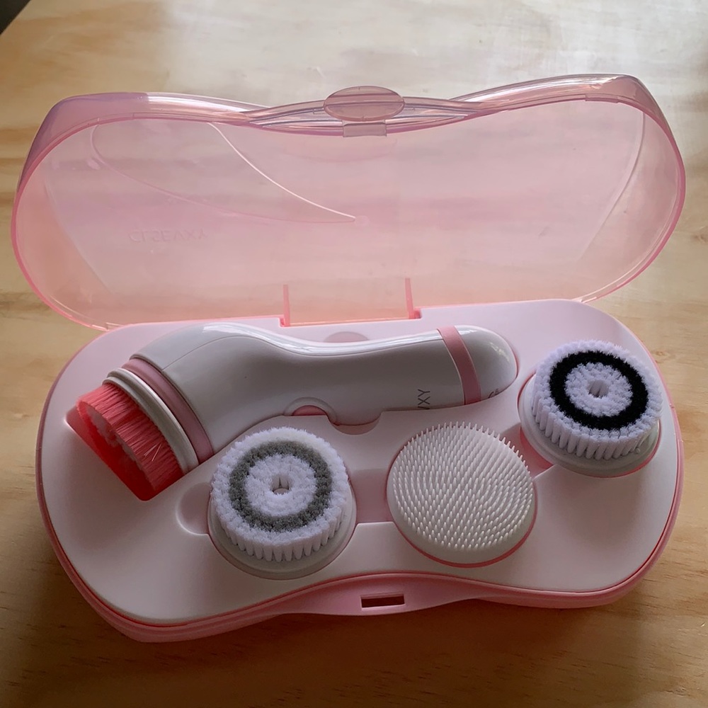 CLSEVXY facial cleaning brush